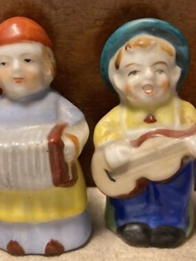 Vintage Ceramic Salt And Pepper Shakers-Handpainted